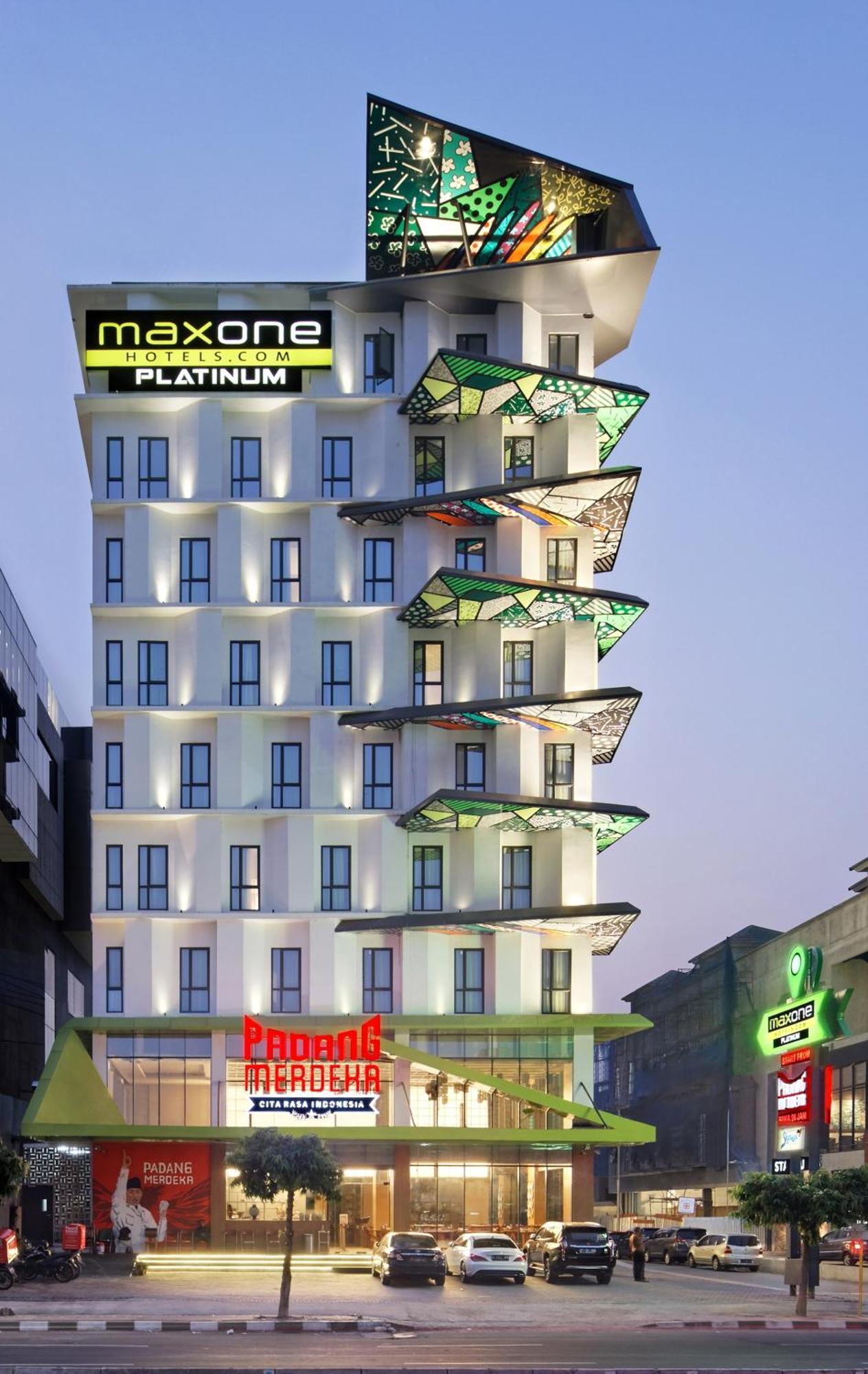 Maxone Platinum Hayam Wuruk (Hotel) 3⋆ ··· Java, Jakarta ··· Great ...